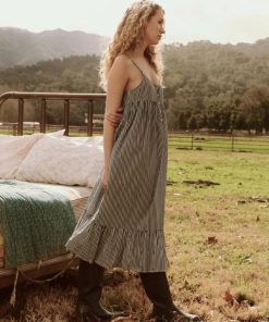 Threadsanctuary.shop512a90b70e 3