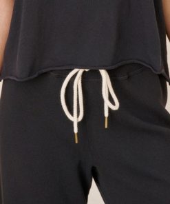 Threadsanctuary.shop7e58f1b5a4 4