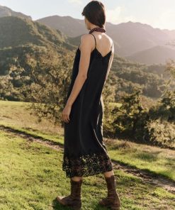 Threadsanctuary.shope23c04a02d 4